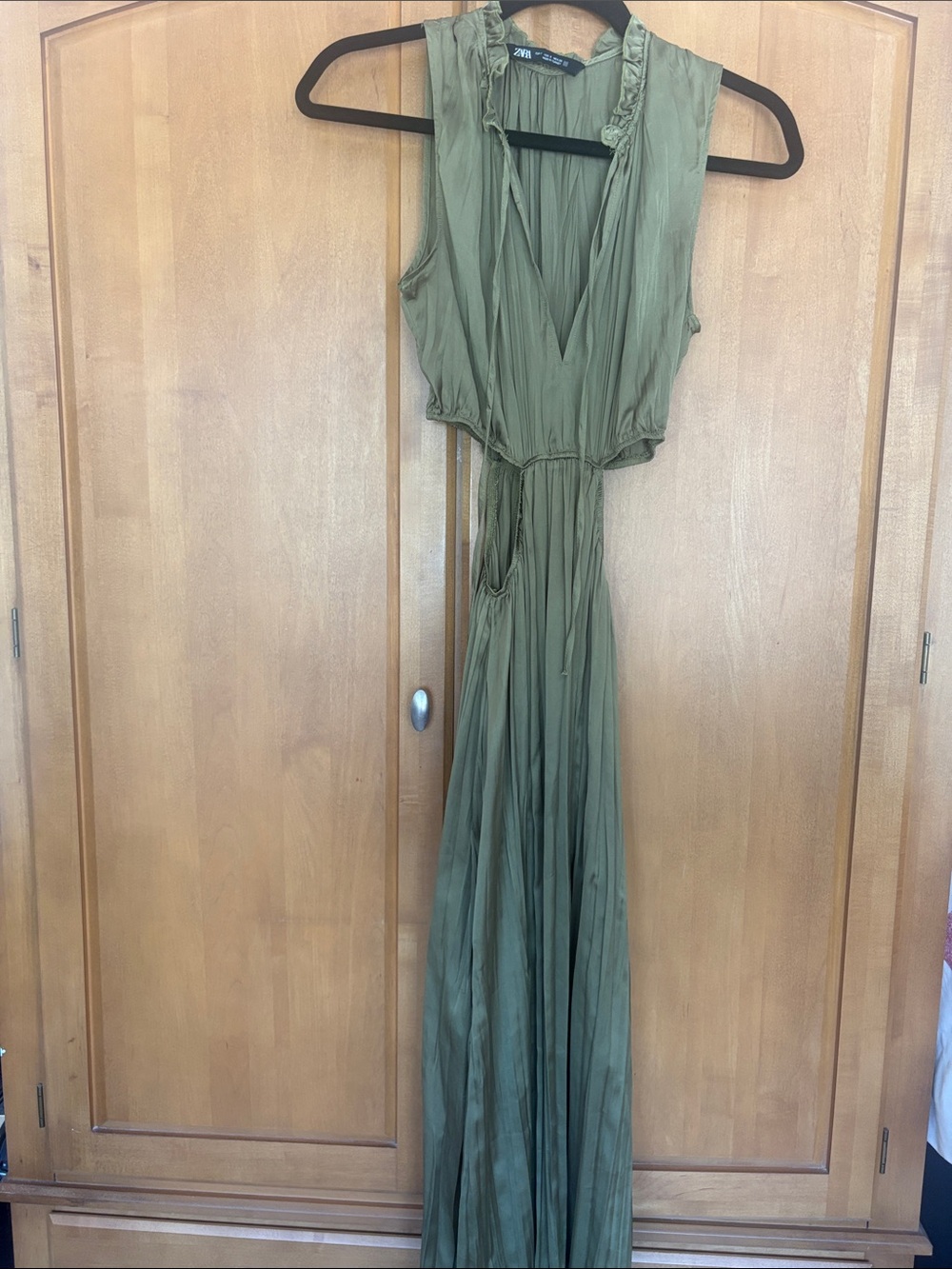 Wrinkle Effect Cut Out Maxi Dress with Cutout Waist - Picture 2 of 7